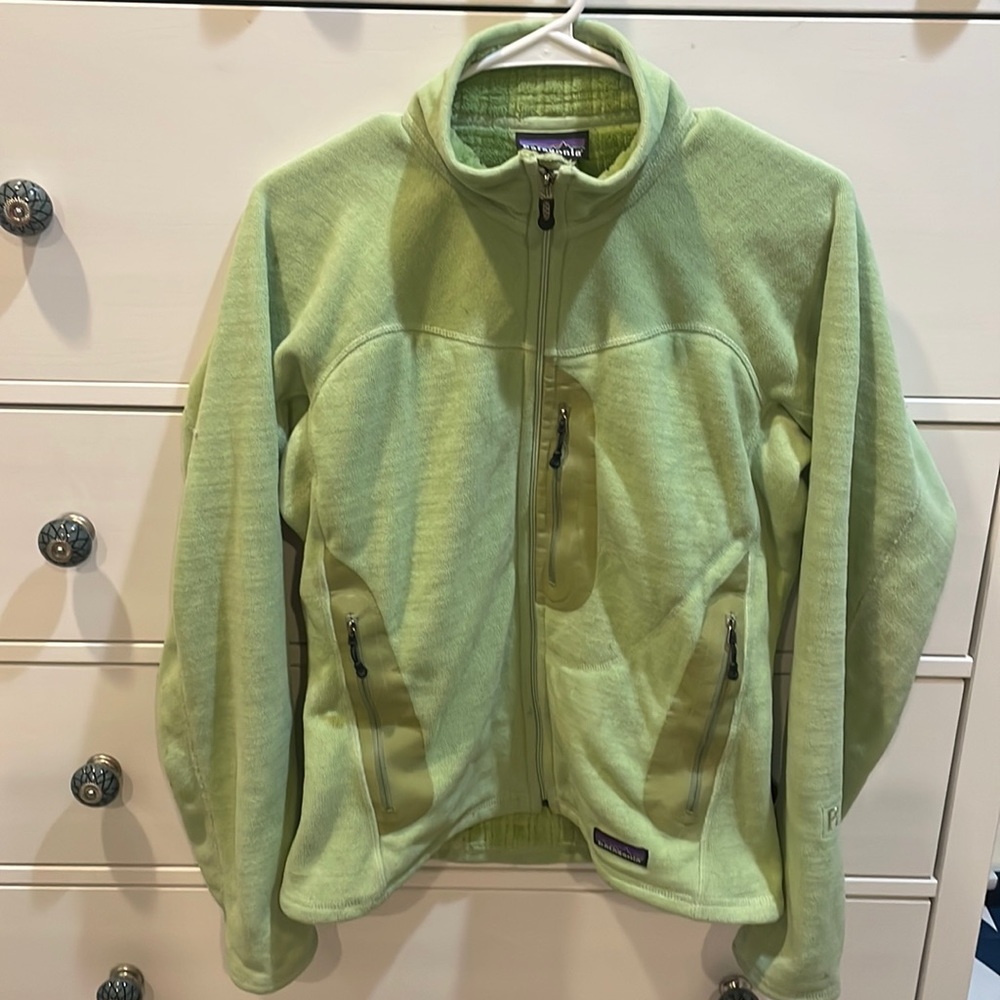 Patagonia Women’s Size M Regulator R3 Polartec Green Fleece Full Zip Jacket.